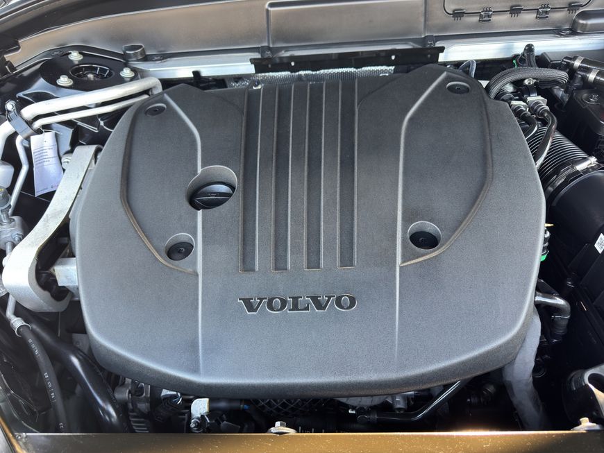 Volvo  Plus Dark
