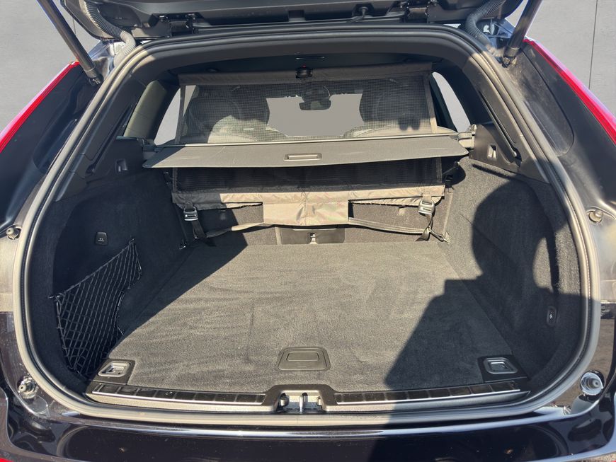 Volvo  Plus Dark