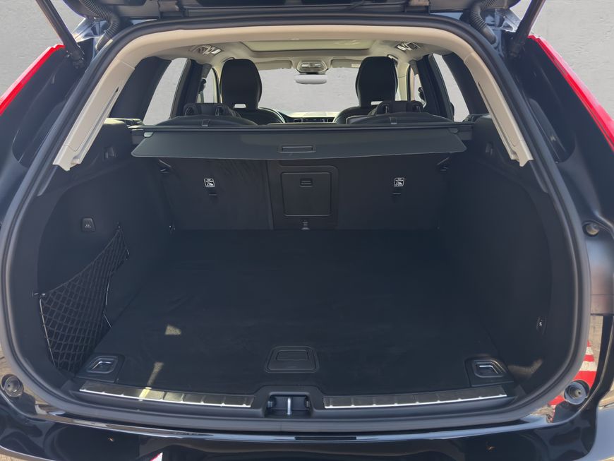 Volvo  Plus Dark
