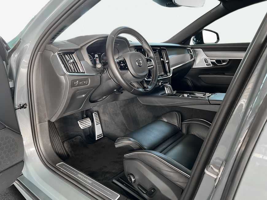 Volvo  T8 Recharge AWD R-Design Aut Glasd Luftf 360°