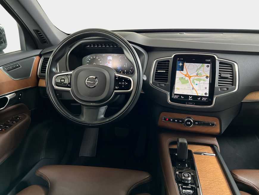 Volvo  XC90 Momentum Pro, B5 Mild-Hybrid Diesel AWD, 7-Sitzer (Dritte Sitzreihe)