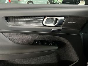 Volvo  Plus Dark