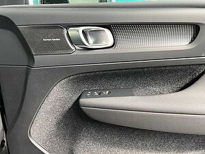 Volvo  Plus Dark