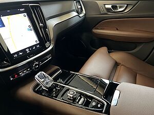 Volvo  T8 AWD Twin-Engine  PilotAssist BLIS