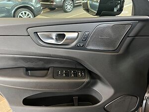 Volvo  Plus Dark