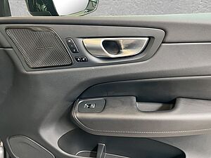 Volvo  Plus Dark