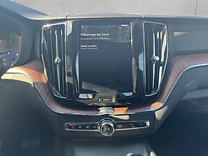 Volvo  Plus Dark