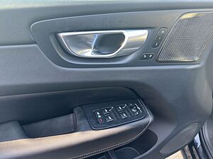 Volvo  Plus Dark