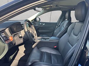 Volvo  Plus Dark