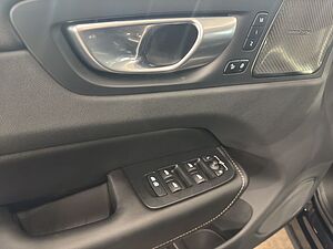Volvo  Plus Dark