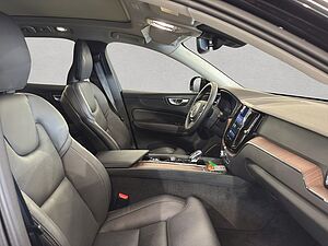 Volvo  Plus Dark