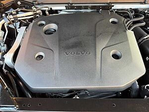 Volvo  Plus Dark
