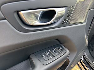 Volvo  Plus Dark