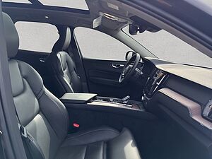 Volvo  Plus Dark