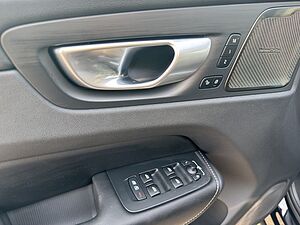 Volvo  Plus Dark