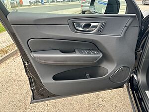 Volvo  Plus Dark