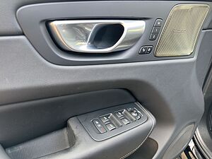 Volvo  Plus Dark