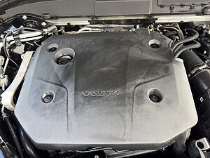 Volvo  Plus Dark