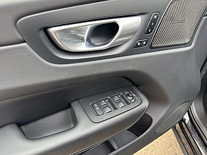 Volvo  Plus Dark