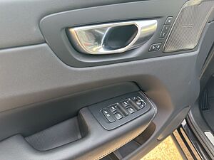 Volvo  Plus Dark