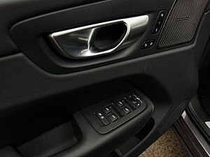 Volvo  Plus Dark