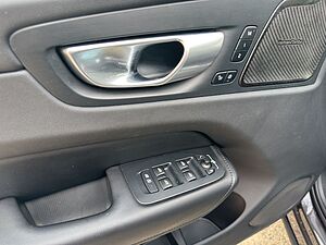 Volvo  Plus Dark