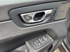 Volvo  Plus Dark