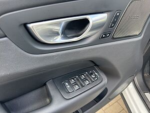 Volvo  Plus Dark