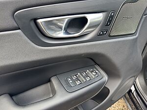 Volvo  Plus Dark