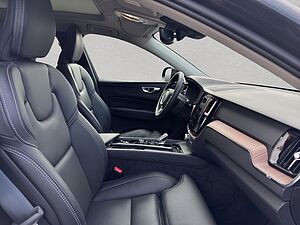 Volvo  Plus Dark