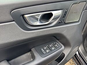 Volvo  Plus Dark
