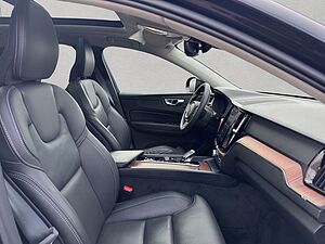 Volvo  Plus Dark