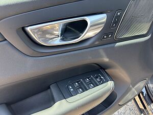 Volvo  Plus Dark