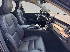 Volvo  Plus Dark