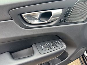 Volvo  Plus Dark