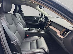 Volvo  Plus Dark