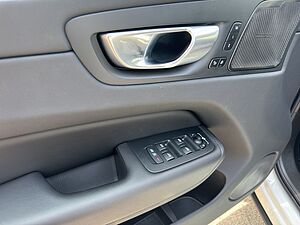 Volvo  Plus Dark