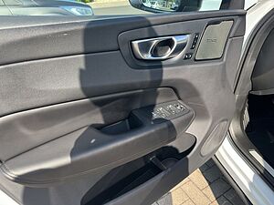 Volvo  Plus Dark