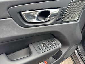 Volvo  Plus Dark