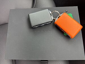 Volvo  Plus Dark