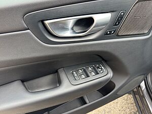 Volvo  Plus Dark