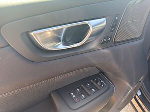 Volvo  Plus Dark