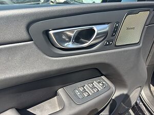 Volvo  Plus Dark
