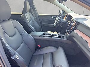Volvo  Plus Dark