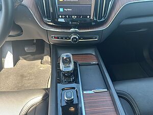 Volvo  Plus Dark