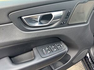 Volvo  Plus Dark