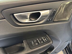 Volvo  Plus Dark