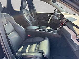 Volvo  Plus Dark