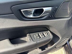 Volvo  Plus Dark