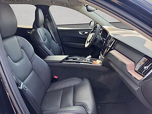 Volvo  Plus Dark
